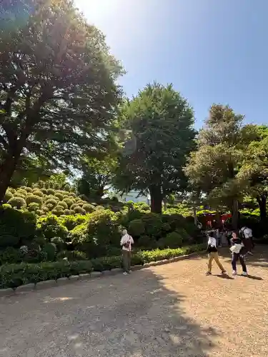 根津神社の{uncategorized: "未分類", other: "その他", undefined: "問題あり", building: "その他建物", grave: "お墓", sacred_gate: "鳥居", guardian: "狛犬", statue: "像", buddha: "仏像", history: "歴史", nature: "自然", garden: "庭園", animal: "動物", pagoda: "塔", temizu: "手水舎", mountain_gate: "山門・神門", sanctuary: "本殿・本堂", subordinate: "末社・摂社", art: "芸術", scenery: "景色", jizo: "地蔵", ema: "絵馬", goshuin: "御朱印", omikuji: "おみくじ", items: "授与品その他", amulet: "お守り", goshuincho: "御朱印帳", eats: "食事", festival: "お祭り", votive_dance: "神楽", shichigosan: "七五三参", wedding: "結婚式", experience: "体験その他", initially: "初詣", around: "周辺", anti_infection: "感染症対策"}