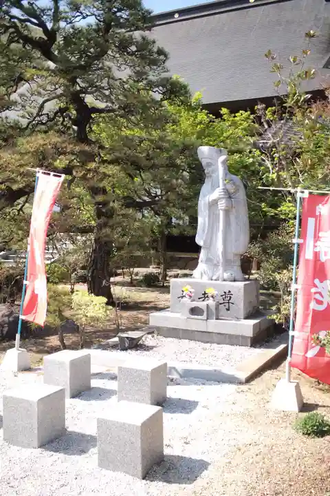 大藏經寺の像