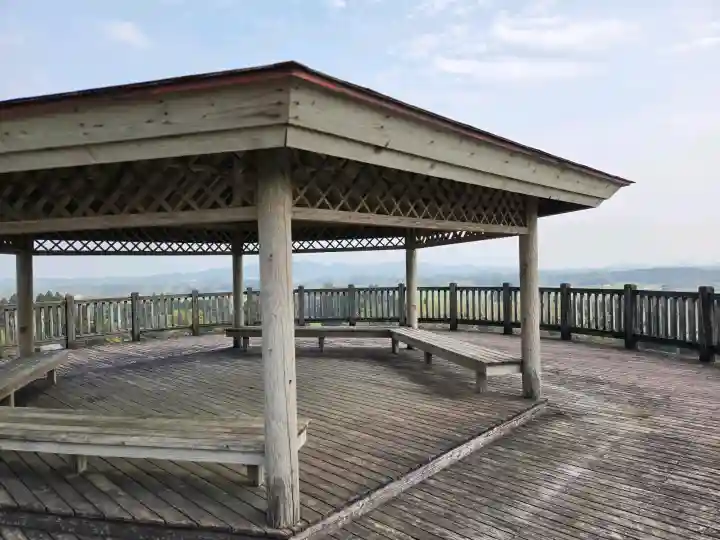 照日神社の{uncategorized: "未分類", other: "その他", undefined: "問題あり", building: "その他建物", grave: "お墓", sacred_gate: "鳥居", guardian: "狛犬", statue: "像", buddha: "仏像", history: "歴史", nature: "自然", garden: "庭園", animal: "動物", pagoda: "塔", temizu: "手水舎", mountain_gate: "山門・神門", sanctuary: "本殿・本堂", subordinate: "末社・摂社", art: "芸術", scenery: "景色", jizo: "地蔵", ema: "絵馬", goshuin: "御朱印", omikuji: "おみくじ", items: "授与品その他", amulet: "お守り", goshuincho: "御朱印帳", eats: "食事", festival: "お祭り", votive_dance: "神楽", shichigosan: "七五三参", wedding: "結婚式", experience: "体験その他", initially: "初詣", around: "周辺", anti_infection: "感染症対策"}