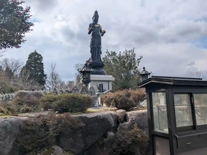 常光寺の{uncategorized: "未分類", other: "その他", undefined: "問題あり", building: "その他建物", grave: "お墓", sacred_gate: "鳥居", guardian: "狛犬", statue: "像", buddha: "仏像", history: "歴史", nature: "自然", garden: "庭園", animal: "動物", pagoda: "塔", temizu: "手水舎", mountain_gate: "山門・神門", sanctuary: "本殿・本堂", subordinate: "末社・摂社", art: "芸術", scenery: "景色", jizo: "地蔵", ema: "絵馬", goshuin: "御朱印", omikuji: "おみくじ", items: "授与品その他", amulet: "お守り", goshuincho: "御朱印帳", eats: "食事", festival: "お祭り", votive_dance: "神楽", shichigosan: "七五三参", wedding: "結婚式", experience: "体験その他", initially: "初詣", around: "周辺", anti_infection: "感染症対策"}