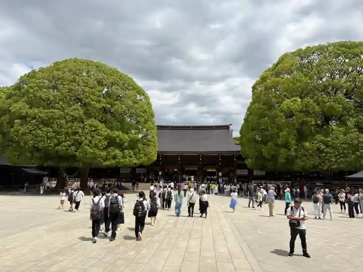 明治神宮の{uncategorized: "未分類", other: "その他", undefined: "問題あり", building: "その他建物", grave: "お墓", sacred_gate: "鳥居", guardian: "狛犬", statue: "像", buddha: "仏像", history: "歴史", nature: "自然", garden: "庭園", animal: "動物", pagoda: "塔", temizu: "手水舎", mountain_gate: "山門・神門", sanctuary: "本殿・本堂", subordinate: "末社・摂社", art: "芸術", scenery: "景色", jizo: "地蔵", ema: "絵馬", goshuin: "御朱印", omikuji: "おみくじ", items: "授与品その他", amulet: "お守り", goshuincho: "御朱印帳", eats: "食事", festival: "お祭り", votive_dance: "神楽", shichigosan: "七五三参", wedding: "結婚式", experience: "体験その他", initially: "初詣", around: "周辺", anti_infection: "感染症対策"}