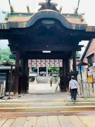 艮神社の山門