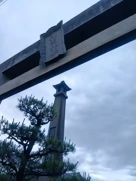 神明神社の{uncategorized: "未分類", other: "その他", undefined: "問題あり", building: "その他建物", grave: "お墓", sacred_gate: "鳥居", guardian: "狛犬", statue: "像", buddha: "仏像", history: "歴史", nature: "自然", garden: "庭園", animal: "動物", pagoda: "塔", temizu: "手水舎", mountain_gate: "山門・神門", sanctuary: "本殿・本堂", subordinate: "末社・摂社", art: "芸術", scenery: "景色", jizo: "地蔵", ema: "絵馬", goshuin: "御朱印", omikuji: "おみくじ", items: "授与品その他", amulet: "お守り", goshuincho: "御朱印帳", eats: "食事", festival: "お祭り", votive_dance: "神楽", shichigosan: "七五三参", wedding: "結婚式", experience: "体験その他", initially: "初詣", around: "周辺", anti_infection: "感染症対策"}
