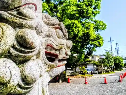 知里付神社の狛犬