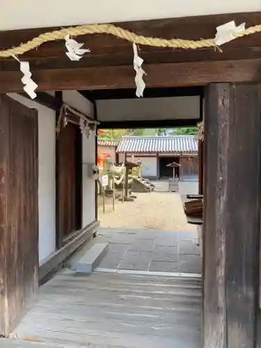 休ヶ岡八幡宮（薬師寺境内社）の山門・神門