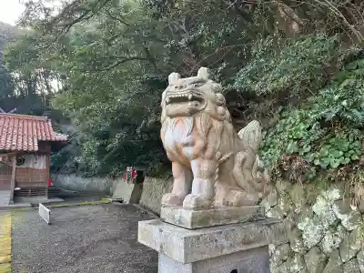 三社神社の{uncategorized: "未分類", other: "その他", undefined: "問題あり", building: "その他建物", grave: "お墓", sacred_gate: "鳥居", guardian: "狛犬", statue: "像", buddha: "仏像", history: "歴史", nature: "自然", garden: "庭園", animal: "動物", pagoda: "塔", temizu: "手水舎", mountain_gate: "山門・神門", sanctuary: "本殿・本堂", subordinate: "末社・摂社", art: "芸術", scenery: "景色", jizo: "地蔵", ema: "絵馬", goshuin: "御朱印", omikuji: "おみくじ", items: "授与品その他", amulet: "お守り", goshuincho: "御朱印帳", eats: "食事", festival: "お祭り", votive_dance: "神楽", shichigosan: "七五三参", wedding: "結婚式", experience: "体験その他", initially: "初詣", around: "周辺", anti_infection: "感染症対策"}