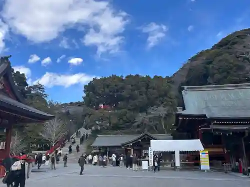 鶴岡八幡宮の{uncategorized: "未分類", other: "その他", undefined: "問題あり", building: "その他建物", grave: "お墓", sacred_gate: "鳥居", guardian: "狛犬", statue: "像", buddha: "仏像", history: "歴史", nature: "自然", garden: "庭園", animal: "動物", pagoda: "塔", temizu: "手水舎", mountain_gate: "山門・神門", sanctuary: "本殿・本堂", subordinate: "末社・摂社", art: "芸術", scenery: "景色", jizo: "地蔵", ema: "絵馬", goshuin: "御朱印", omikuji: "おみくじ", items: "授与品その他", amulet: "お守り", goshuincho: "御朱印帳", eats: "食事", festival: "お祭り", votive_dance: "神楽", shichigosan: "七五三参", wedding: "結婚式", experience: "体験その他", initially: "初詣", around: "周辺", anti_infection: "感染症対策"}