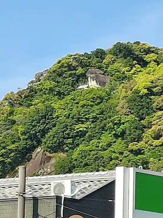 神倉神社(熊野速玉大社摂社)の{uncategorized: "未分類", other: "その他", undefined: "問題あり", building: "その他建物", grave: "お墓", sacred_gate: "鳥居", guardian: "狛犬", statue: "像", buddha: "仏像", history: "歴史", nature: "自然", garden: "庭園", animal: "動物", pagoda: "塔", temizu: "手水舎", mountain_gate: "山門・神門", sanctuary: "本殿・本堂", subordinate: "末社・摂社", art: "芸術", scenery: "景色", jizo: "地蔵", ema: "絵馬", goshuin: "御朱印", omikuji: "おみくじ", items: "授与品その他", amulet: "お守り", goshuincho: "御朱印帳", eats: "食事", festival: "お祭り", votive_dance: "神楽", shichigosan: "七五三参", wedding: "結婚式", experience: "体験その他", initially: "初詣", around: "周辺", anti_infection: "感染症対策"}