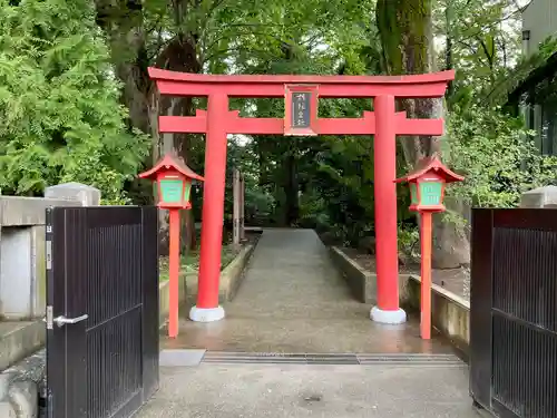 柞祖霊社の鳥居