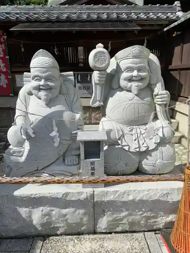 新羅神社の像