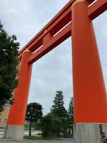 平安神宮の{uncategorized: "未分類", other: "その他", undefined: "問題あり", building: "その他建物", grave: "お墓", sacred_gate: "鳥居", guardian: "狛犬", statue: "像", buddha: "仏像", history: "歴史", nature: "自然", garden: "庭園", animal: "動物", pagoda: "塔", temizu: "手水舎", mountain_gate: "山門・神門", sanctuary: "本殿・本堂", subordinate: "末社・摂社", art: "芸術", scenery: "景色", jizo: "地蔵", ema: "絵馬", goshuin: "御朱印", omikuji: "おみくじ", items: "授与品その他", amulet: "お守り", goshuincho: "御朱印帳", eats: "食事", festival: "お祭り", votive_dance: "神楽", shichigosan: "七五三参", wedding: "結婚式", experience: "体験その他", initially: "初詣", around: "周辺", anti_infection: "感染症対策"}