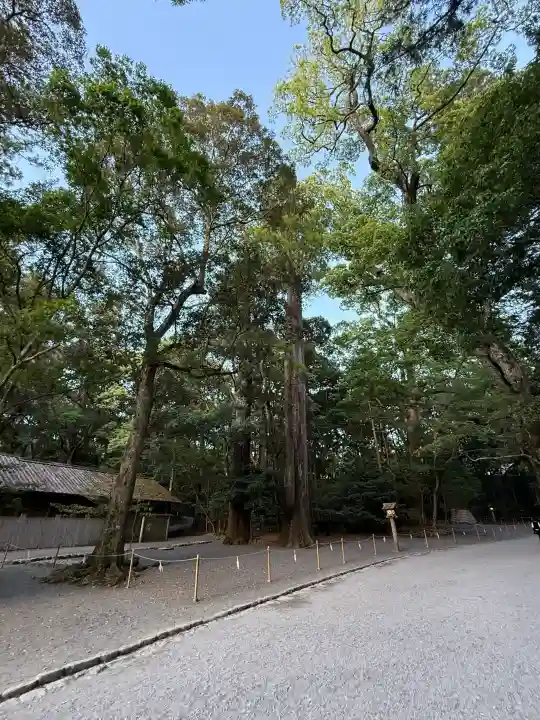 伊勢神宮内宮(皇大神宮)の{uncategorized: "未分類", other: "その他", undefined: "問題あり", building: "その他建物", grave: "お墓", sacred_gate: "鳥居", guardian: "狛犬", statue: "像", buddha: "仏像", history: "歴史", nature: "自然", garden: "庭園", animal: "動物", pagoda: "塔", temizu: "手水舎", mountain_gate: "山門・神門", sanctuary: "本殿・本堂", subordinate: "末社・摂社", art: "芸術", scenery: "景色", jizo: "地蔵", ema: "絵馬", goshuin: "御朱印", omikuji: "おみくじ", items: "授与品その他", amulet: "お守り", goshuincho: "御朱印帳", eats: "食事", festival: "お祭り", votive_dance: "神楽", shichigosan: "七五三参", wedding: "結婚式", experience: "体験その他", initially: "初詣", around: "周辺", anti_infection: "感染症対策"}