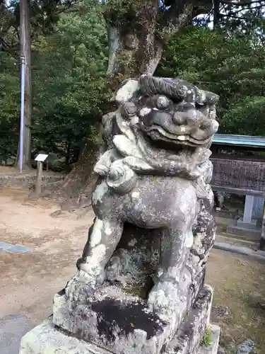 荒穂神社の狛犬