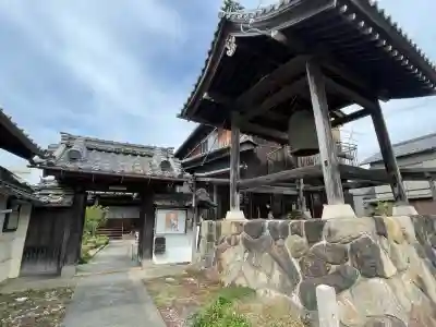 法性寺の{uncategorized: "未分類", other: "その他", undefined: "問題あり", building: "その他建物", grave: "お墓", sacred_gate: "鳥居", guardian: "狛犬", statue: "像", buddha: "仏像", history: "歴史", nature: "自然", garden: "庭園", animal: "動物", pagoda: "塔", temizu: "手水舎", mountain_gate: "山門・神門", sanctuary: "本殿・本堂", subordinate: "末社・摂社", art: "芸術", scenery: "景色", jizo: "地蔵", ema: "絵馬", goshuin: "御朱印", omikuji: "おみくじ", items: "授与品その他", amulet: "お守り", goshuincho: "御朱印帳", eats: "食事", festival: "お祭り", votive_dance: "神楽", shichigosan: "七五三参", wedding: "結婚式", experience: "体験その他", initially: "初詣", around: "周辺", anti_infection: "感染症対策"}