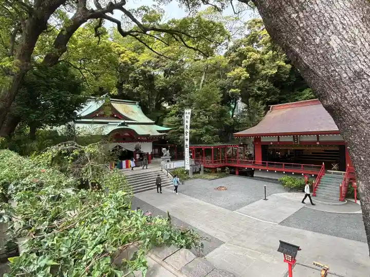 來宮神社の{uncategorized: "未分類", other: "その他", undefined: "問題あり", building: "その他建物", grave: "お墓", sacred_gate: "鳥居", guardian: "狛犬", statue: "像", buddha: "仏像", history: "歴史", nature: "自然", garden: "庭園", animal: "動物", pagoda: "塔", temizu: "手水舎", mountain_gate: "山門・神門", sanctuary: "本殿・本堂", subordinate: "末社・摂社", art: "芸術", scenery: "景色", jizo: "地蔵", ema: "絵馬", goshuin: "御朱印", omikuji: "おみくじ", items: "授与品その他", amulet: "お守り", goshuincho: "御朱印帳", eats: "食事", festival: "お祭り", votive_dance: "神楽", shichigosan: "七五三参", wedding: "結婚式", experience: "体験その他", initially: "初詣", around: "周辺", anti_infection: "感染症対策"}