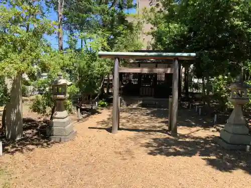 高市御県神社の鳥居