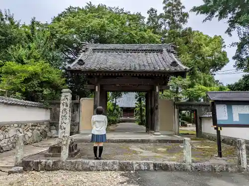 花井寺の山門