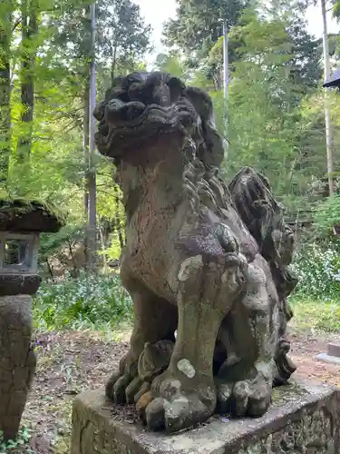 六所神社の狛犬