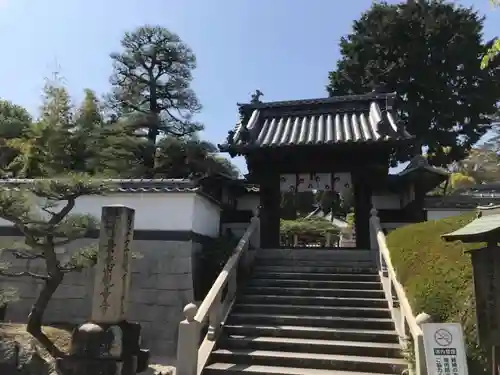 観音寺の山門