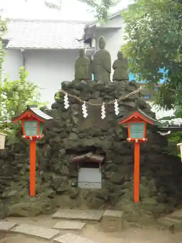 千葉神社の像