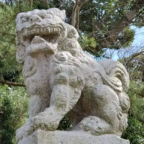 鰀目嶽神社の狛犬