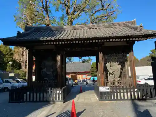 宝仙寺の山門