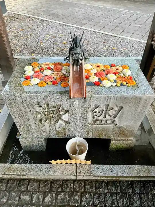 川越八幡宮の{uncategorized: "未分類", other: "その他", undefined: "問題あり", building: "その他建物", grave: "お墓", sacred_gate: "鳥居", guardian: "狛犬", statue: "像", buddha: "仏像", history: "歴史", nature: "自然", garden: "庭園", animal: "動物", pagoda: "塔", temizu: "手水舎", mountain_gate: "山門・神門", sanctuary: "本殿・本堂", subordinate: "末社・摂社", art: "芸術", scenery: "景色", jizo: "地蔵", ema: "絵馬", goshuin: "御朱印", omikuji: "おみくじ", items: "授与品その他", amulet: "お守り", goshuincho: "御朱印帳", eats: "食事", festival: "お祭り", votive_dance: "神楽", shichigosan: "七五三参", wedding: "結婚式", experience: "体験その他", initially: "初詣", around: "周辺", anti_infection: "感染症対策"}