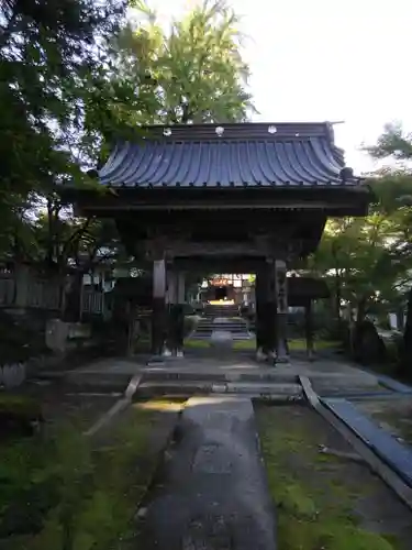 珍蔵寺　の山門