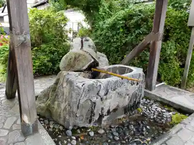 飛鳥坐神社の手水舎
