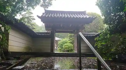 妙泉寺の山門