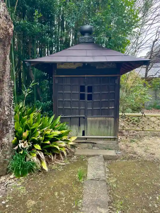 臨江寺の{uncategorized: "未分類", other: "その他", undefined: "問題あり", building: "その他建物", grave: "お墓", sacred_gate: "鳥居", guardian: "狛犬", statue: "像", buddha: "仏像", history: "歴史", nature: "自然", garden: "庭園", animal: "動物", pagoda: "塔", temizu: "手水舎", mountain_gate: "山門・神門", sanctuary: "本殿・本堂", subordinate: "末社・摂社", art: "芸術", scenery: "景色", jizo: "地蔵", ema: "絵馬", goshuin: "御朱印", omikuji: "おみくじ", items: "授与品その他", amulet: "お守り", goshuincho: "御朱印帳", eats: "食事", festival: "お祭り", votive_dance: "神楽", shichigosan: "七五三参", wedding: "結婚式", experience: "体験その他", initially: "初詣", around: "周辺", anti_infection: "感染症対策"}