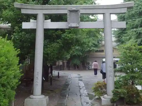 被官稲荷神社の鳥居