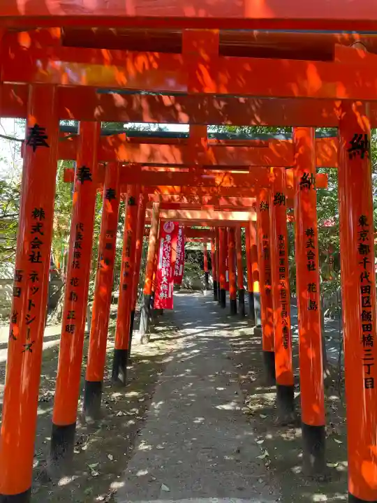 東伏見稲荷神社の{uncategorized: "未分類", other: "その他", undefined: "問題あり", building: "その他建物", grave: "お墓", sacred_gate: "鳥居", guardian: "狛犬", statue: "像", buddha: "仏像", history: "歴史", nature: "自然", garden: "庭園", animal: "動物", pagoda: "塔", temizu: "手水舎", mountain_gate: "山門・神門", sanctuary: "本殿・本堂", subordinate: "末社・摂社", art: "芸術", scenery: "景色", jizo: "地蔵", ema: "絵馬", goshuin: "御朱印", omikuji: "おみくじ", items: "授与品その他", amulet: "お守り", goshuincho: "御朱印帳", eats: "食事", festival: "お祭り", votive_dance: "神楽", shichigosan: "七五三参", wedding: "結婚式", experience: "体験その他", initially: "初詣", around: "周辺", anti_infection: "感染症対策"}