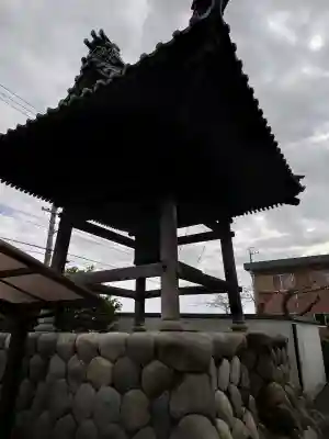 証興寺の{uncategorized: "未分類", other: "その他", undefined: "問題あり", building: "その他建物", grave: "お墓", sacred_gate: "鳥居", guardian: "狛犬", statue: "像", buddha: "仏像", history: "歴史", nature: "自然", garden: "庭園", animal: "動物", pagoda: "塔", temizu: "手水舎", mountain_gate: "山門・神門", sanctuary: "本殿・本堂", subordinate: "末社・摂社", art: "芸術", scenery: "景色", jizo: "地蔵", ema: "絵馬", goshuin: "御朱印", omikuji: "おみくじ", items: "授与品その他", amulet: "お守り", goshuincho: "御朱印帳", eats: "食事", festival: "お祭り", votive_dance: "神楽", shichigosan: "七五三参", wedding: "結婚式", experience: "体験その他", initially: "初詣", around: "周辺", anti_infection: "感染症対策"}