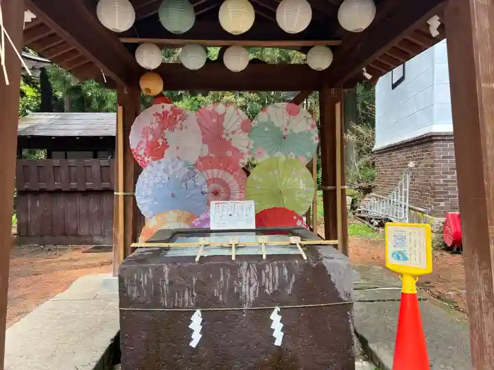 土津神社|こどもと出世の神さまの{uncategorized: "未分類", other: "その他", undefined: "問題あり", building: "その他建物", grave: "お墓", sacred_gate: "鳥居", guardian: "狛犬", statue: "像", buddha: "仏像", history: "歴史", nature: "自然", garden: "庭園", animal: "動物", pagoda: "塔", temizu: "手水舎", mountain_gate: "山門・神門", sanctuary: "本殿・本堂", subordinate: "末社・摂社", art: "芸術", scenery: "景色", jizo: "地蔵", ema: "絵馬", goshuin: "御朱印", omikuji: "おみくじ", items: "授与品その他", amulet: "お守り", goshuincho: "御朱印帳", eats: "食事", festival: "お祭り", votive_dance: "神楽", shichigosan: "七五三参", wedding: "結婚式", experience: "体験その他", initially: "初詣", around: "周辺", anti_infection: "感染症対策"}