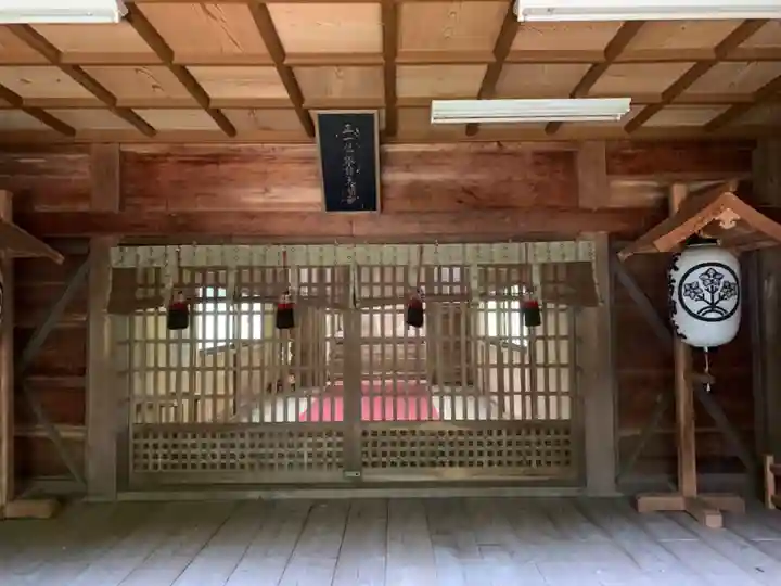 諏訪神社の本殿・本堂