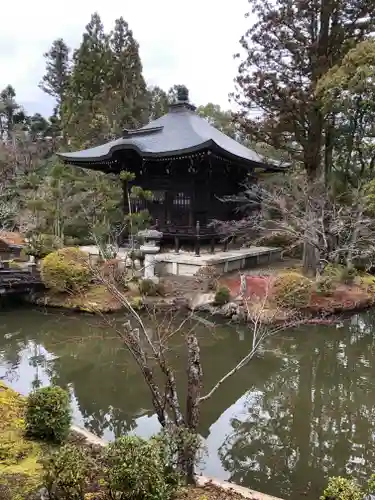 清凉寺の庭園