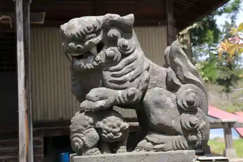 諏訪神社の狛犬