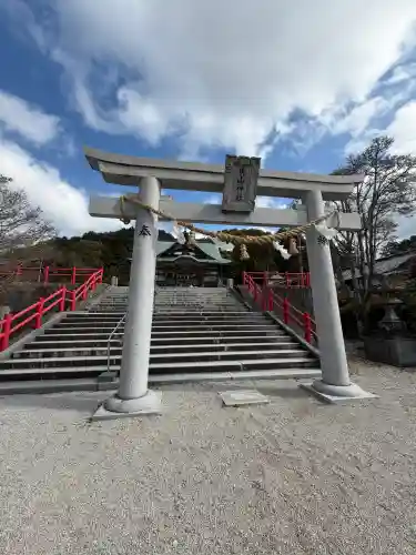 鏡山稲荷神社の{uncategorized: "未分類", other: "その他", undefined: "問題あり", building: "その他建物", grave: "お墓", sacred_gate: "鳥居", guardian: "狛犬", statue: "像", buddha: "仏像", history: "歴史", nature: "自然", garden: "庭園", animal: "動物", pagoda: "塔", temizu: "手水舎", mountain_gate: "山門・神門", sanctuary: "本殿・本堂", subordinate: "末社・摂社", art: "芸術", scenery: "景色", jizo: "地蔵", ema: "絵馬", goshuin: "御朱印", omikuji: "おみくじ", items: "授与品その他", amulet: "お守り", goshuincho: "御朱印帳", eats: "食事", festival: "お祭り", votive_dance: "神楽", shichigosan: "七五三参", wedding: "結婚式", experience: "体験その他", initially: "初詣", around: "周辺", anti_infection: "感染症対策"}