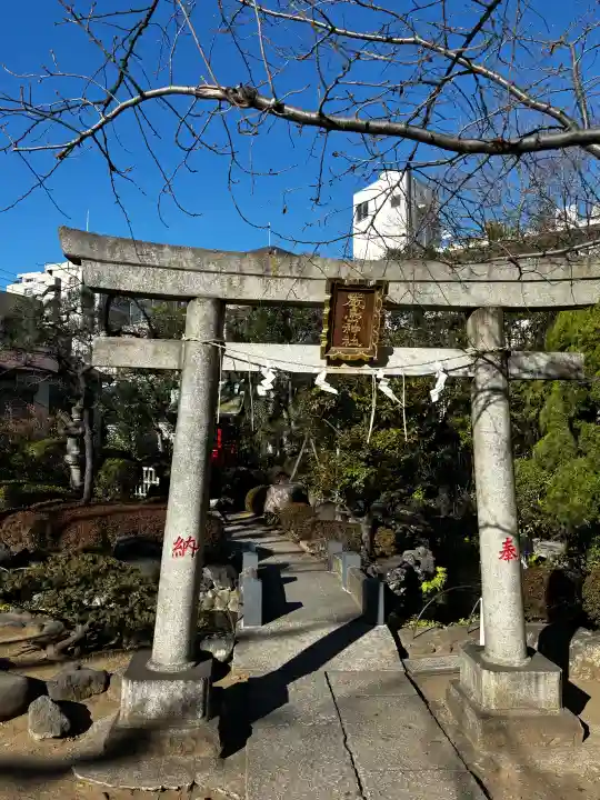 天祖諏訪神社の{uncategorized: "未分類", other: "その他", undefined: "問題あり", building: "その他建物", grave: "お墓", sacred_gate: "鳥居", guardian: "狛犬", statue: "像", buddha: "仏像", history: "歴史", nature: "自然", garden: "庭園", animal: "動物", pagoda: "塔", temizu: "手水舎", mountain_gate: "山門・神門", sanctuary: "本殿・本堂", subordinate: "末社・摂社", art: "芸術", scenery: "景色", jizo: "地蔵", ema: "絵馬", goshuin: "御朱印", omikuji: "おみくじ", items: "授与品その他", amulet: "お守り", goshuincho: "御朱印帳", eats: "食事", festival: "お祭り", votive_dance: "神楽", shichigosan: "七五三参", wedding: "結婚式", experience: "体験その他", initially: "初詣", around: "周辺", anti_infection: "感染症対策"}