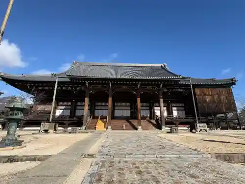 本山専修寺の{uncategorized: "未分類", other: "その他", undefined: "問題あり", building: "その他建物", grave: "お墓", sacred_gate: "鳥居", guardian: "狛犬", statue: "像", buddha: "仏像", history: "歴史", nature: "自然", garden: "庭園", animal: "動物", pagoda: "塔", temizu: "手水舎", mountain_gate: "山門・神門", sanctuary: "本殿・本堂", subordinate: "末社・摂社", art: "芸術", scenery: "景色", jizo: "地蔵", ema: "絵馬", goshuin: "御朱印", omikuji: "おみくじ", items: "授与品その他", amulet: "お守り", goshuincho: "御朱印帳", eats: "食事", festival: "お祭り", votive_dance: "神楽", shichigosan: "七五三参", wedding: "結婚式", experience: "体験その他", initially: "初詣", around: "周辺", anti_infection: "感染症対策"}