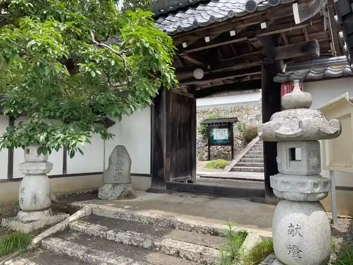 頼光寺の山門・神門