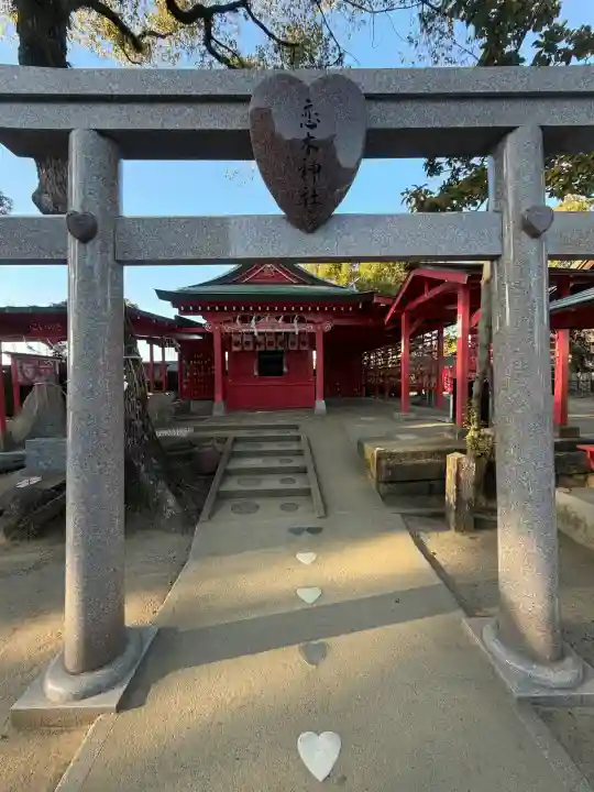 恋木神社の{uncategorized: "未分類", other: "その他", undefined: "問題あり", building: "その他建物", grave: "お墓", sacred_gate: "鳥居", guardian: "狛犬", statue: "像", buddha: "仏像", history: "歴史", nature: "自然", garden: "庭園", animal: "動物", pagoda: "塔", temizu: "手水舎", mountain_gate: "山門・神門", sanctuary: "本殿・本堂", subordinate: "末社・摂社", art: "芸術", scenery: "景色", jizo: "地蔵", ema: "絵馬", goshuin: "御朱印", omikuji: "おみくじ", items: "授与品その他", amulet: "お守り", goshuincho: "御朱印帳", eats: "食事", festival: "お祭り", votive_dance: "神楽", shichigosan: "七五三参", wedding: "結婚式", experience: "体験その他", initially: "初詣", around: "周辺", anti_infection: "感染症対策"}