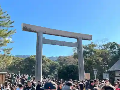 伊勢神宮内宮（皇大神宮）の{uncategorized: "未分類", other: "その他", undefined: "問題あり", building: "その他建物", grave: "お墓", sacred_gate: "鳥居", guardian: "狛犬", statue: "像", buddha: "仏像", history: "歴史", nature: "自然", garden: "庭園", animal: "動物", pagoda: "塔", temizu: "手水舎", mountain_gate: "山門・神門", sanctuary: "本殿・本堂", subordinate: "末社・摂社", art: "芸術", scenery: "景色", jizo: "地蔵", ema: "絵馬", goshuin: "御朱印", omikuji: "おみくじ", items: "授与品その他", amulet: "お守り", goshuincho: "御朱印帳", eats: "食事", festival: "お祭り", votive_dance: "神楽", shichigosan: "七五三参", wedding: "結婚式", experience: "体験その他", initially: "初詣", around: "周辺", anti_infection: "感染症対策"}