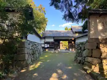 観音寺の山門・神門