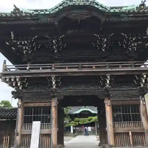 題経寺（柴又帝釈天）の山門・神門