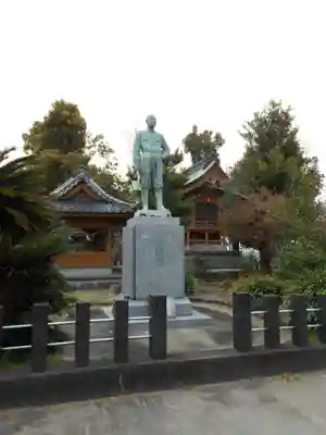 松田神社の像