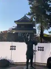 眞田神社の像
