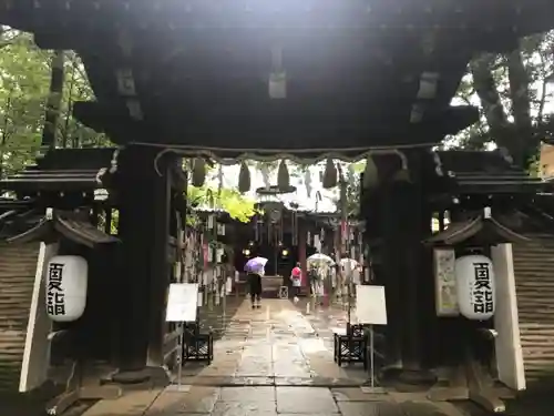 赤坂氷川神社の山門