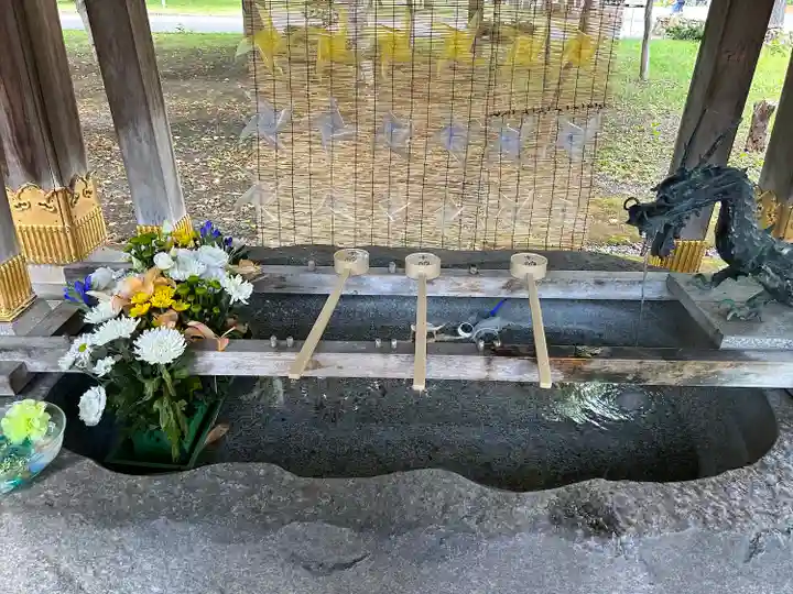 彌彦神社 (伊夜日子神社)の手水舎